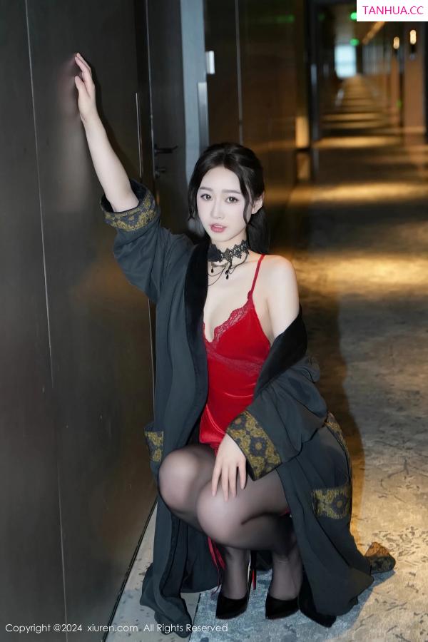   [XiuRen]高清写真图 2024.05.16 No.8547 软糖爱喝奶 黑丝美腿第12张图片